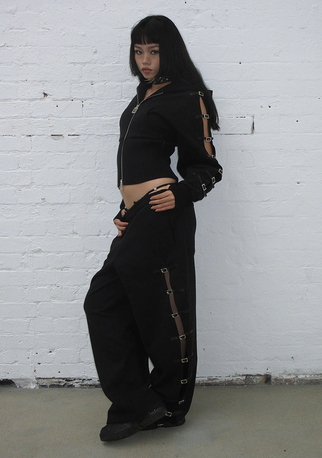 CRUSH BUCKLE OVERSIZED SWEATPANTS BLACK - Image 2