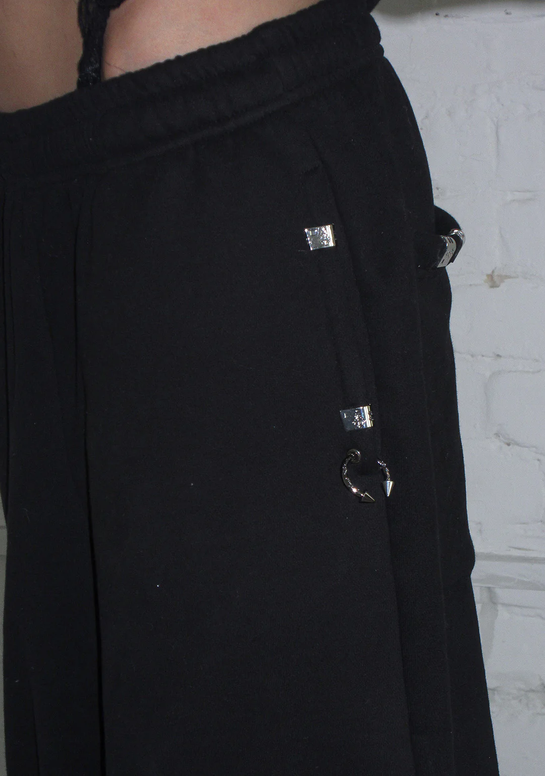 DESTROY CHROME PIERCED OVERSIZED SWEATPANTS BLACK - Image 6
