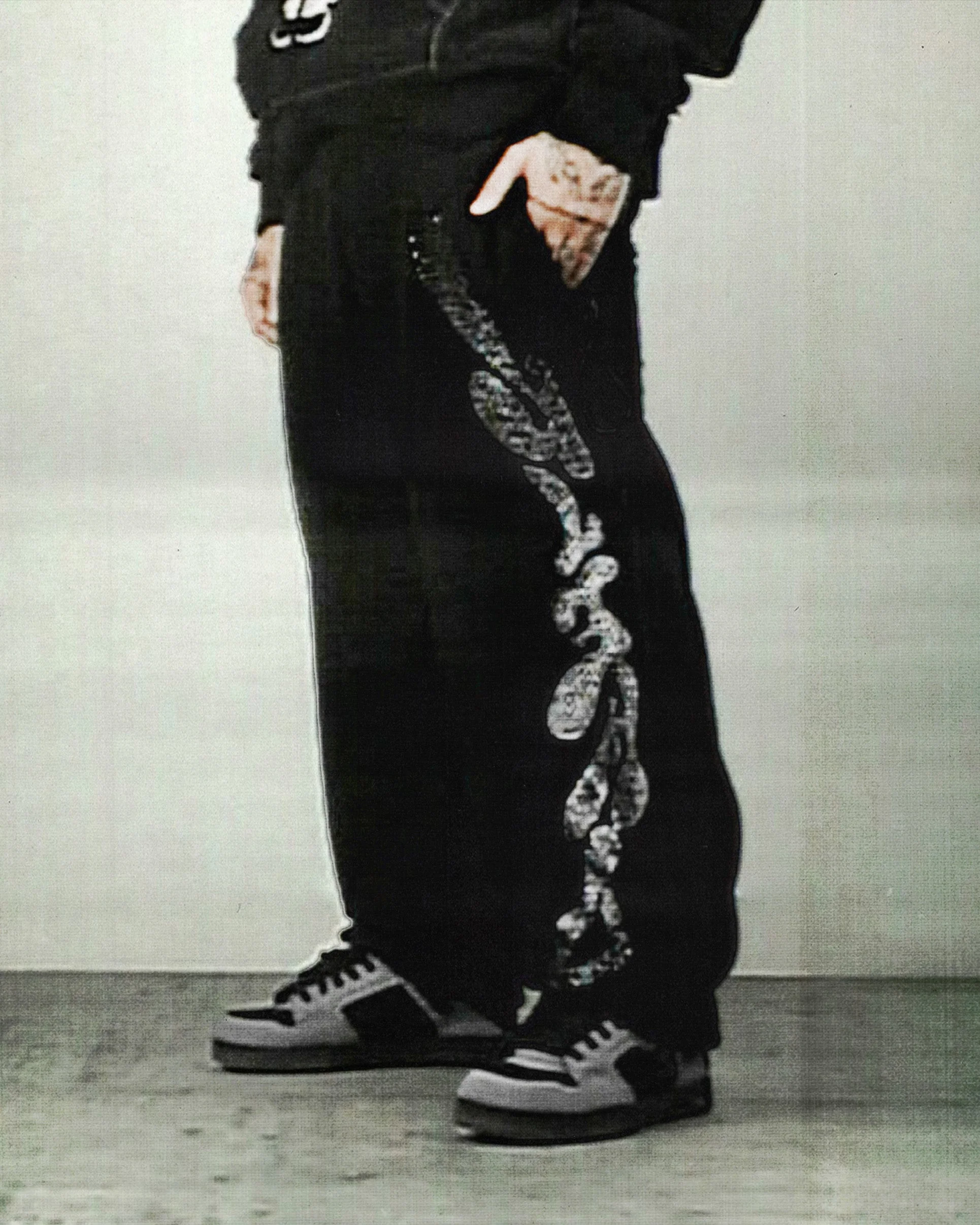 DIGI MASCOT SWEATPANTS BLACK - Image 2