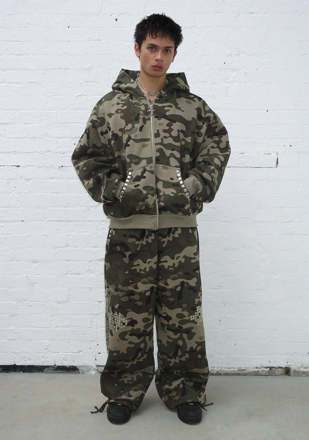 FAITHFUL STUDDED OVERSIZED SWEATPANTS CAMO - Image 2