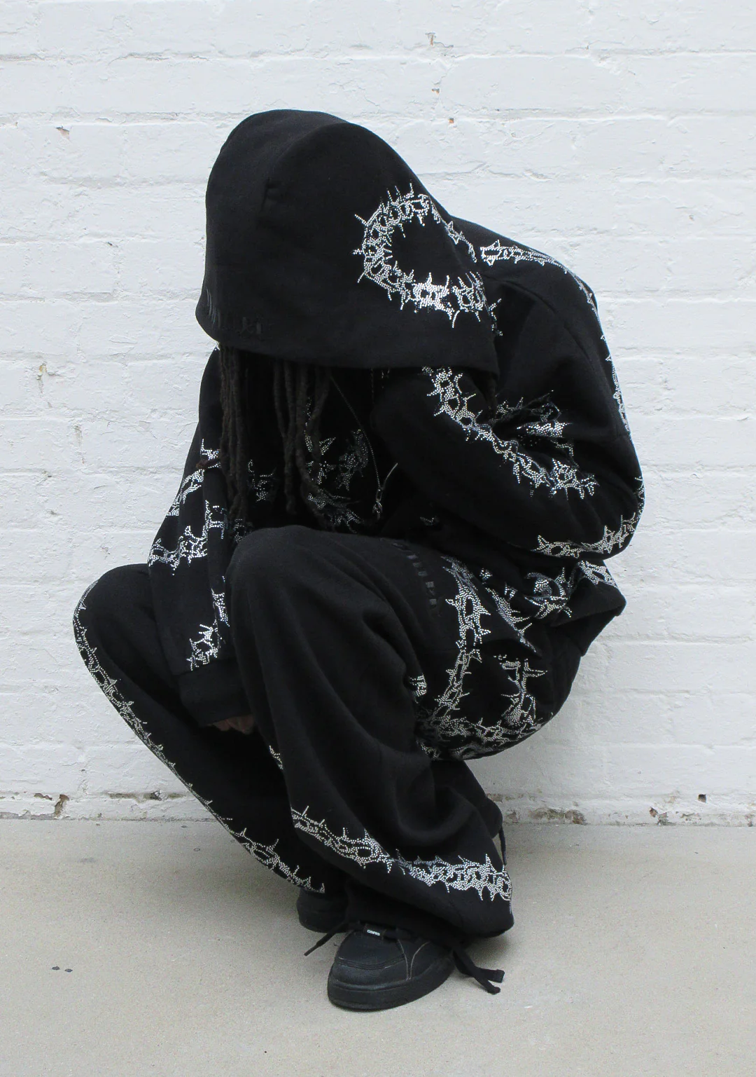 OMEN RHINESTONE OVERSIZED SWEATPANTS BLACK - Image 6