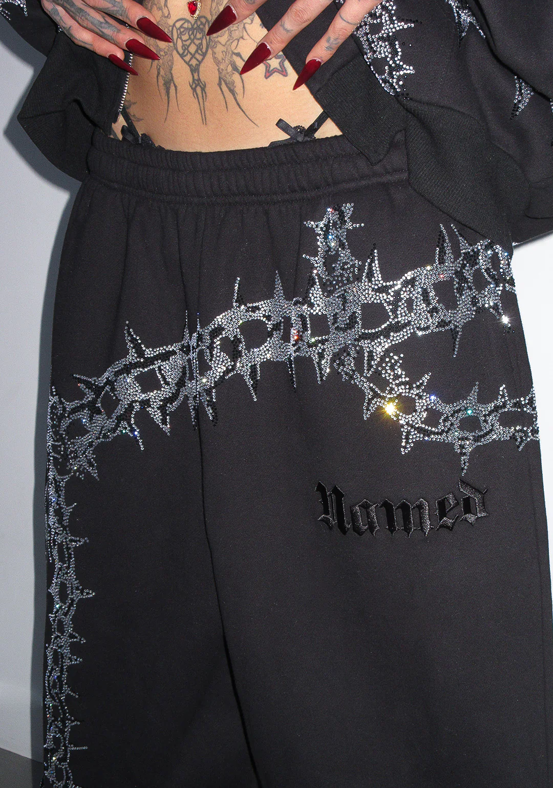 OMEN RHINESTONE OVERSIZED SWEATPANTS BLACK - Image 7
