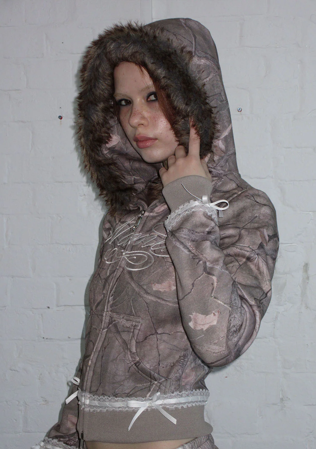PREY FAUX FUR FITTED ZIP HOODIE TREE CAMO (DETACHABLE FUR) - Image 4
