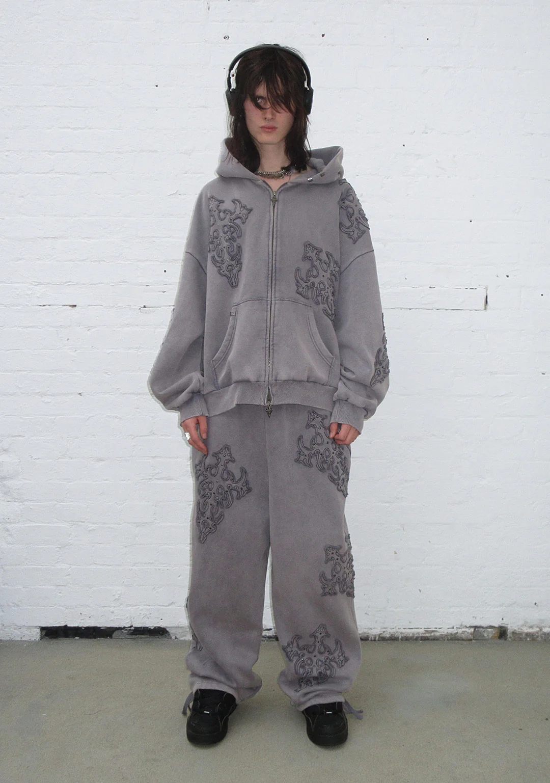 SINNER STUDDED OVERSIZED SWEATPANTS GREY VINTAGE WASH - Image 4